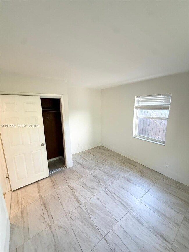 Foto del edificio - 1055 NE 34th Ct