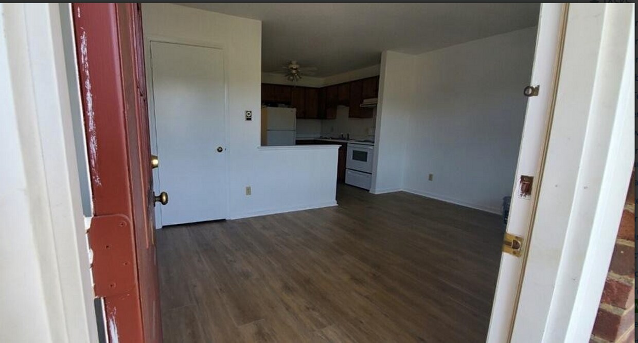 1347 S. Main Street Apartment for Rent in Harrisonburg, VA