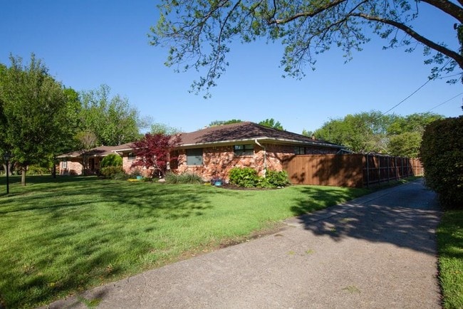 Building Photo - 10259 Vinemont St