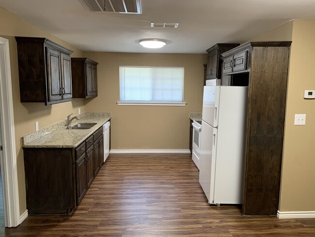 Foto del edificio - 10588 State Hwy 64