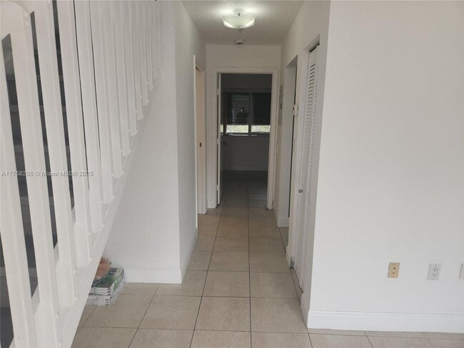 Foto del edificio - 1618 NW 38th St