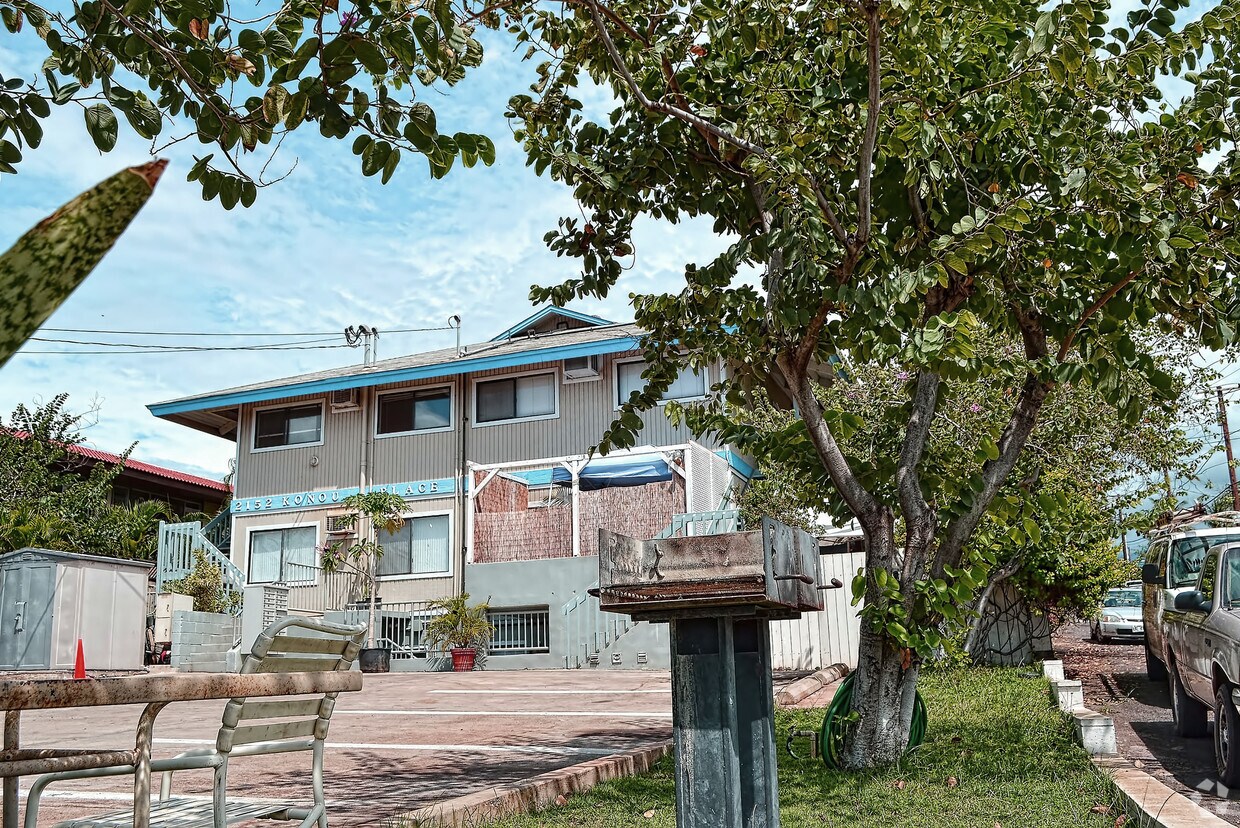 Building Photo - 2152 Konou Pl