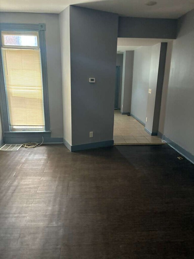 Building Photo - 2832 Parkwood Ave