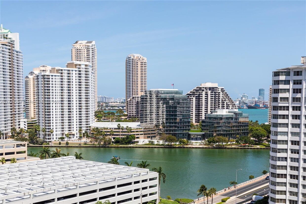 Foto principal - 950 Brickell Bay Dr