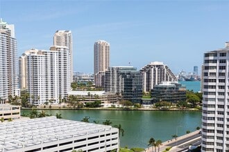 Building Photo - 950 Brickell Bay Dr