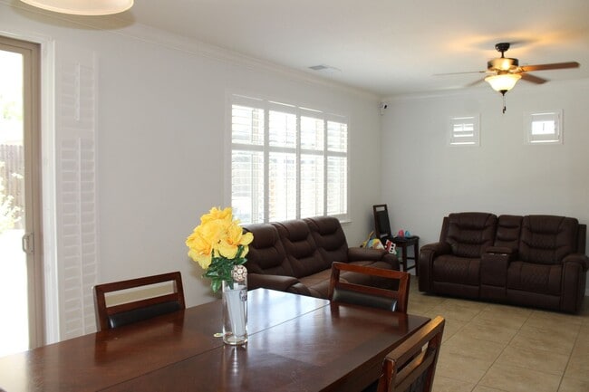 Building Photo - 3317 Moscato St