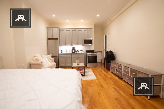 Building Photo - 901 Beacon St