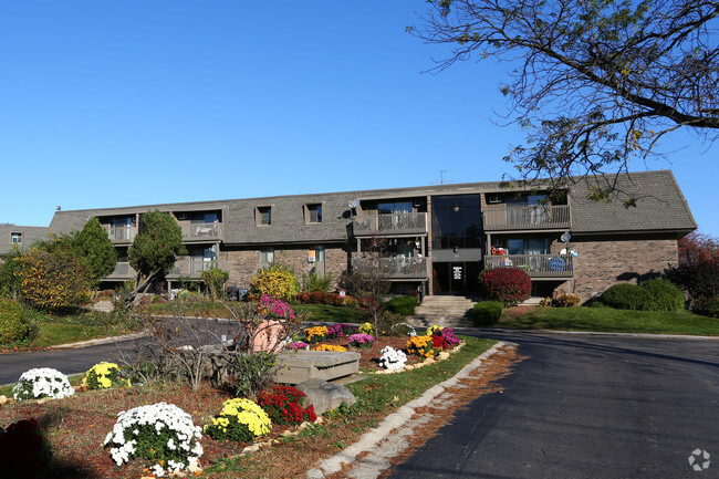 Building Photo - Main Park Apartments