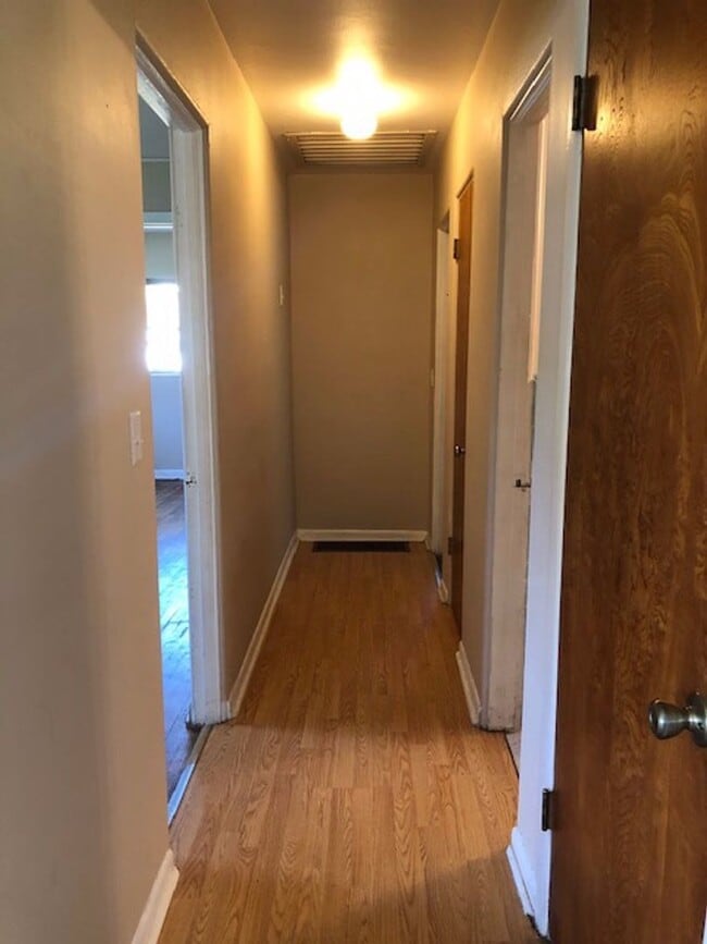 Foto del edificio - 4 Bed 1 Bath Home | Pet Friendly | Washer ...