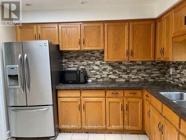 Building Photo - 166 Hupfield Trail