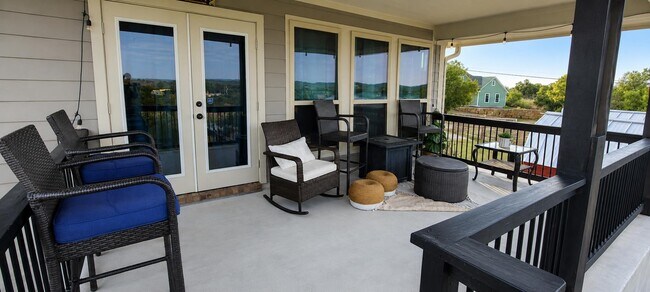 Foto del edificio - 915 Sandy Mountain Dr
