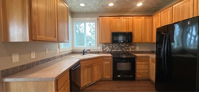 Building Photo - 913 Pintail St