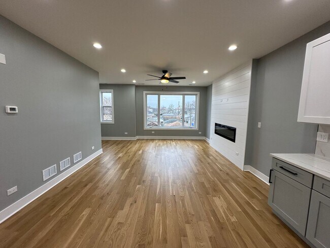 Foto del edificio - 4942 W Belden Ave