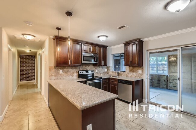 Building Photo - 8310 E University Dr