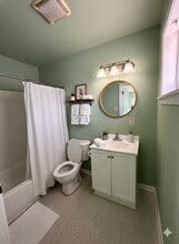 Building Photo - 516 Holiday Dr