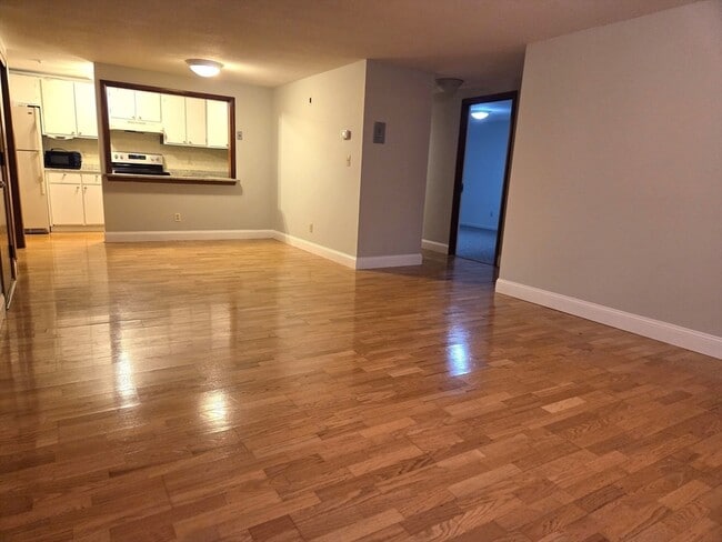 Foto del edificio - 586 Boston Post Rd E