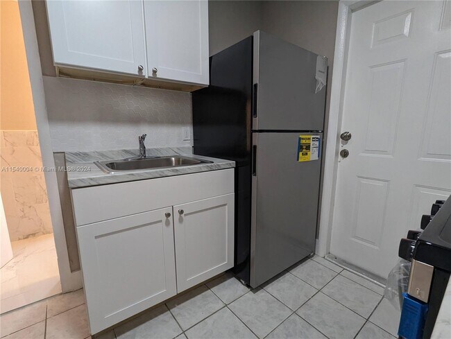 Foto del edificio - 987 NE 131st St