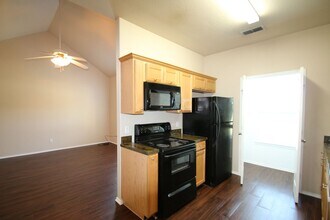 Building Photo - 105-107 Sunburst Ct