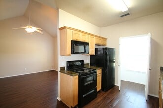 Building Photo - 105-107 Sunburst Ct