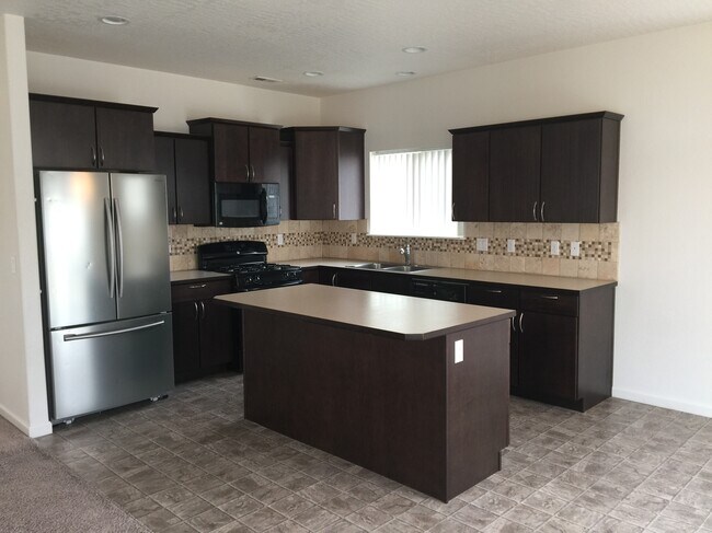 Building Photo - 1449 SW Sagebrush Ln