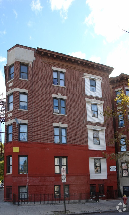 Building Photo - 12-16 Morris Pl