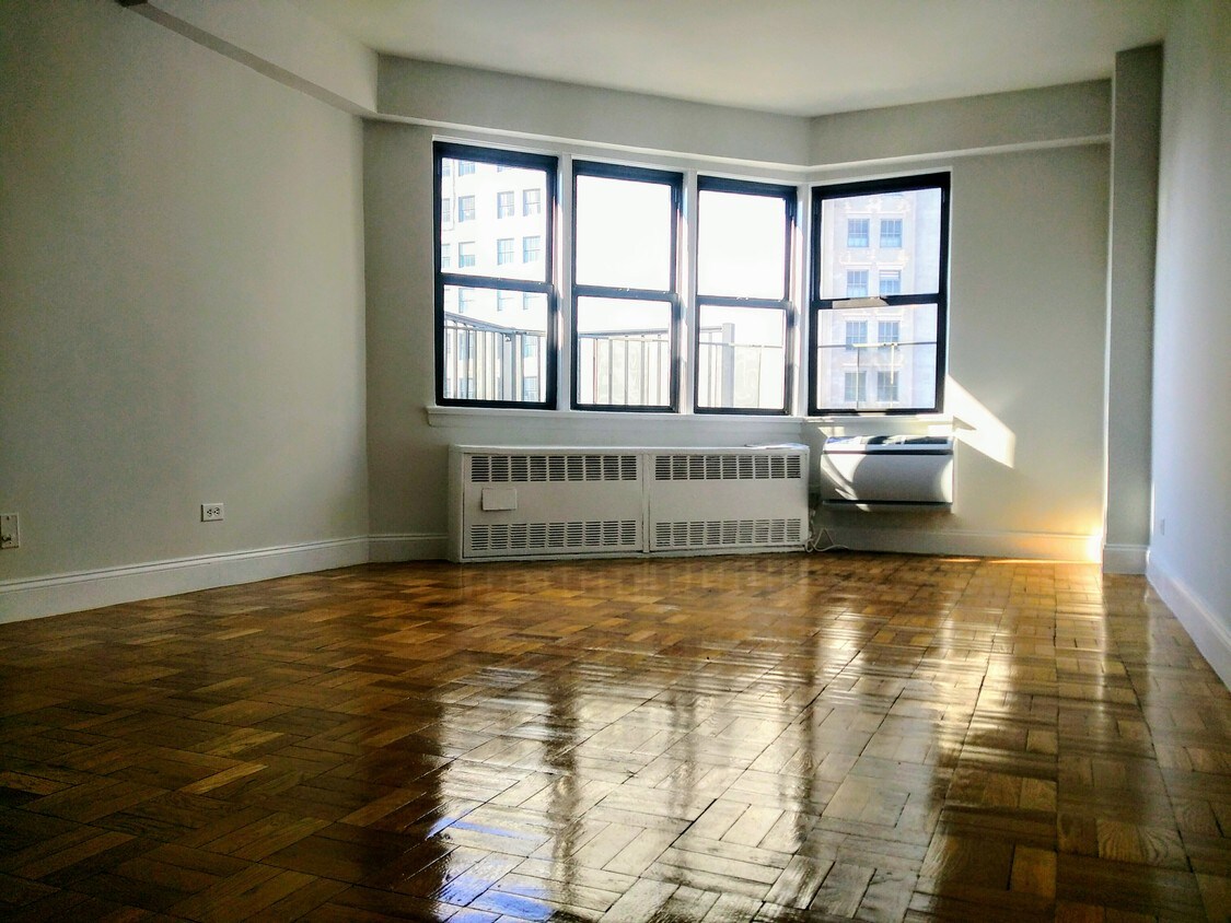 Primary Photo - 135 3rd Ave