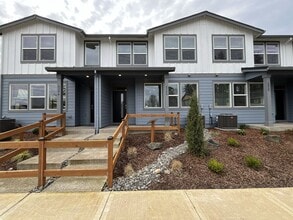 Building Photo - 6588 SE Nasha St