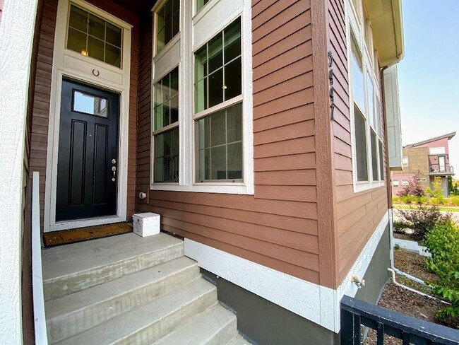 Foto del edificio - 5447 Valentia St