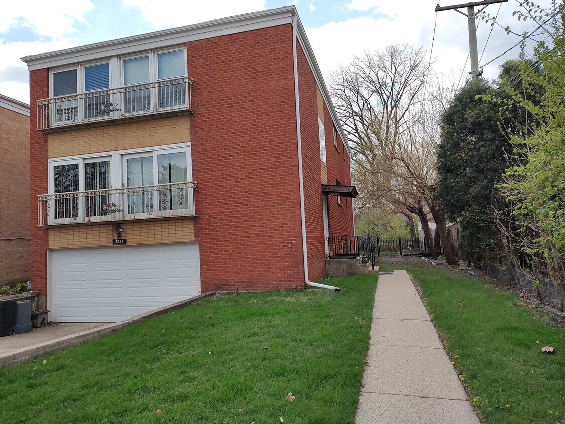 3821 Morse Ave Unit 2, Lincolnwood, IL 60712 Room for Rent in
