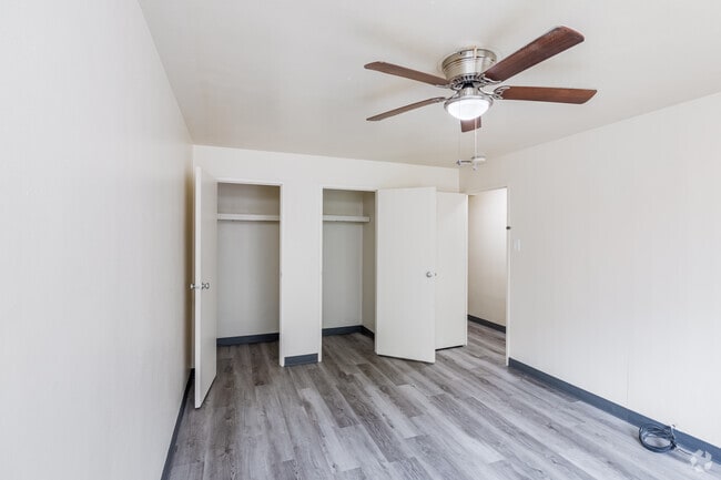 2BR, 1BA - 846SF - Bedroom - Amberson Gardens Apartments