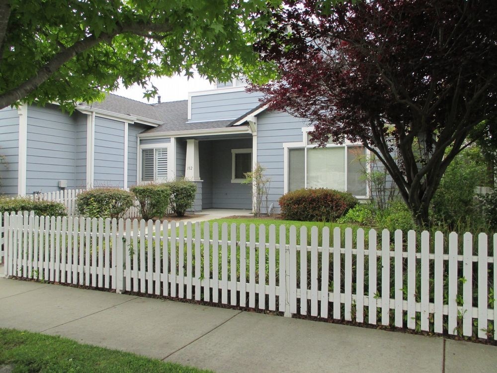 Primary Photo - Berry Gardens House