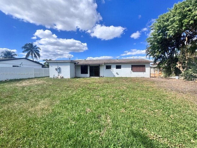 Building Photo - 2715 SW 119th Ct