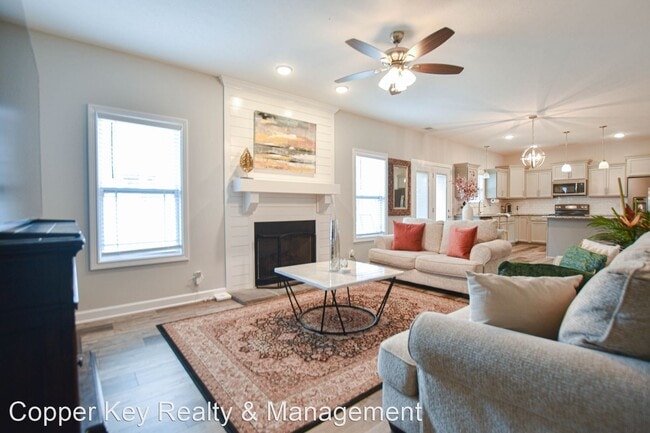 Building Photo - 4 br, 2.5 bath House - 1161 Christian Jame...