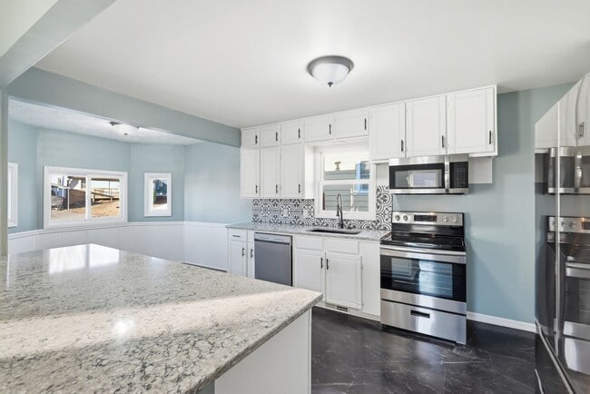 Building Photo - Fully remodeled 4 bed charmer