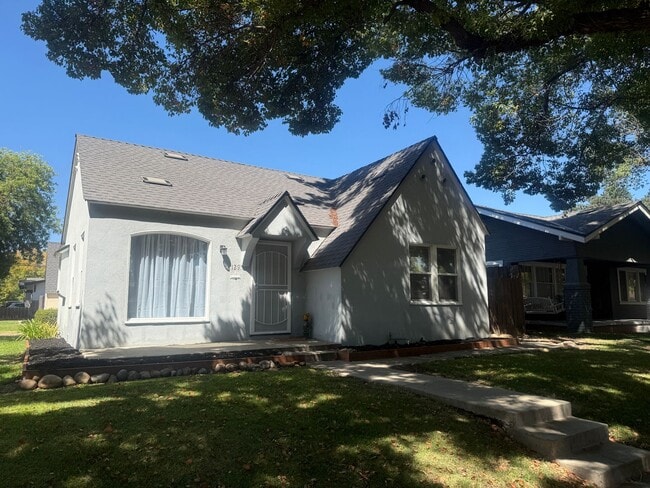 Building Photo - Cozy 2 bedroom close to downtown