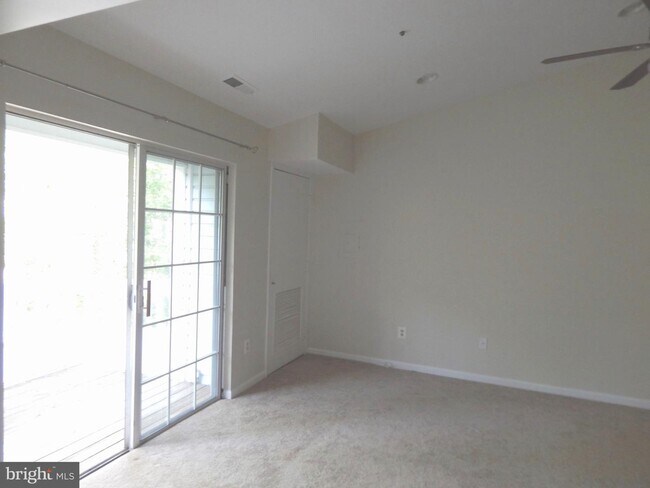 Foto del edificio - 8355 Montgomery Run Rd