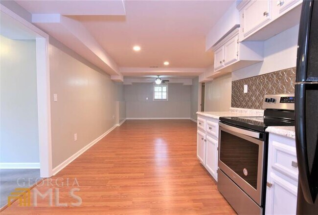 Building Photo - 2945 Riverbend Dr