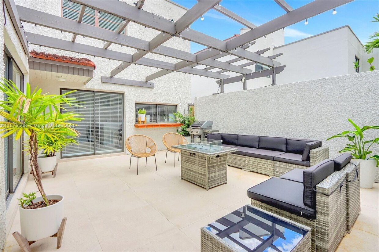 Foto principal - 4724 SW 67th Ave