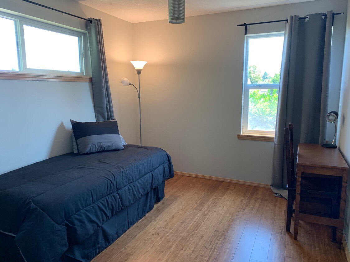 2nd bedroom or office - 6122 SE 45th Ave.