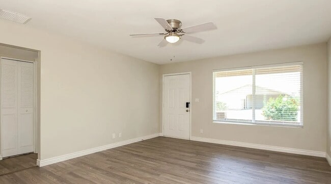 Building Photo - 4112 W Gardenia Dr