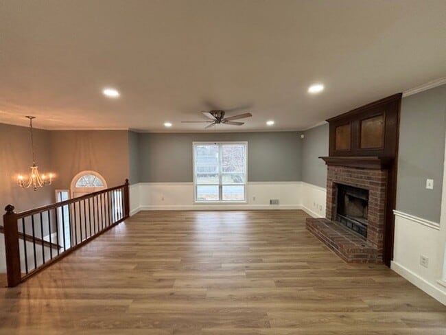 Foto del edificio - Updated Remodeled Large Open Split-Level Home with Full Finished Basement!