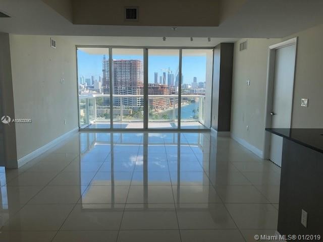 Foto del edificio - 1861 NW S River Dr  1808