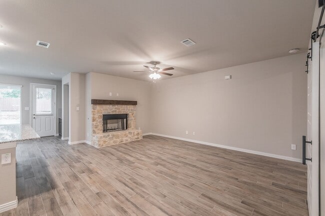 Foto del edificio - Brand New Home in Weatherford – A Must-See!