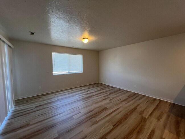 Foto del edificio - 3 bedroom, 2 bath in Cedar Willows