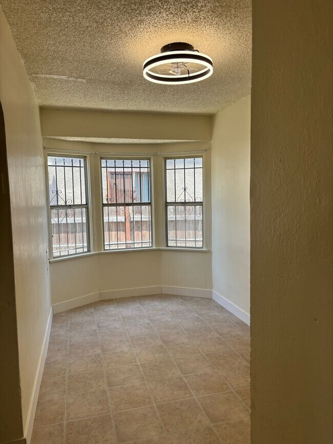 Foto del edificio - 1120 - 1122 1/2 W. 85th St