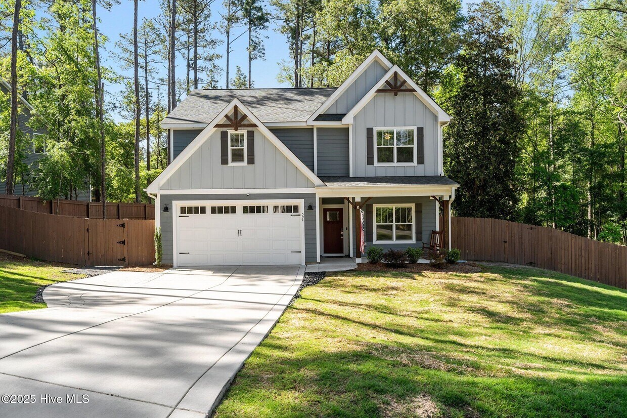 Foto principal - 594 E L Ives Dr