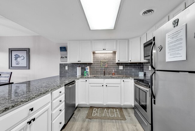 Building Photo - Winter condo rental in Surfside Beach. Ava...