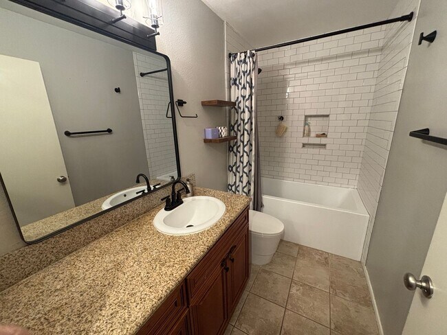 Foto del edificio - COMING SOON! 3 Bedroom Townhome for Rent i...