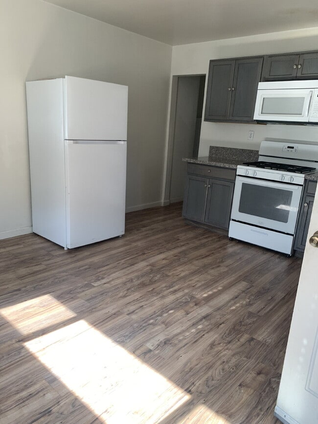 Building Photo - 2 Bed 1 Bath in Kernville
