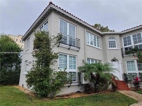 Building Photo - 43 Sidonia Ave